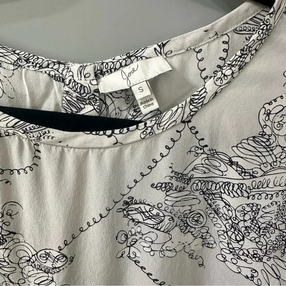 Joie Gray Blouse Short Sleeve Flowly Black Abstract Floral Design Size Small - Picture 3 of 5